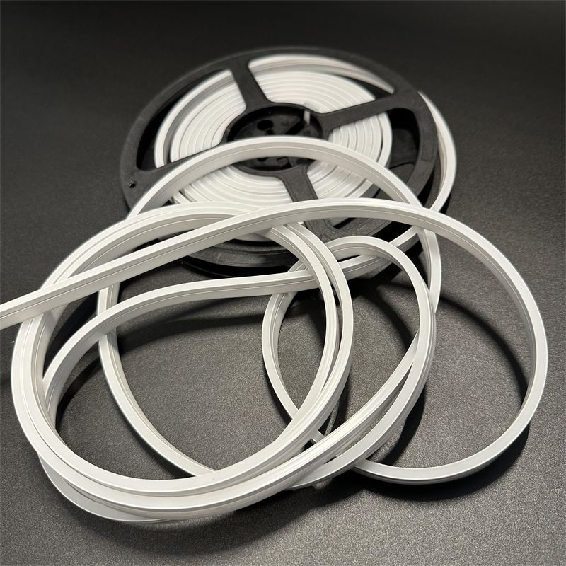 geführte flexible NeonLeuchtröhren 24V 2700~6500K Innen/Silikonleuchtröhre IP65 12W im Freien